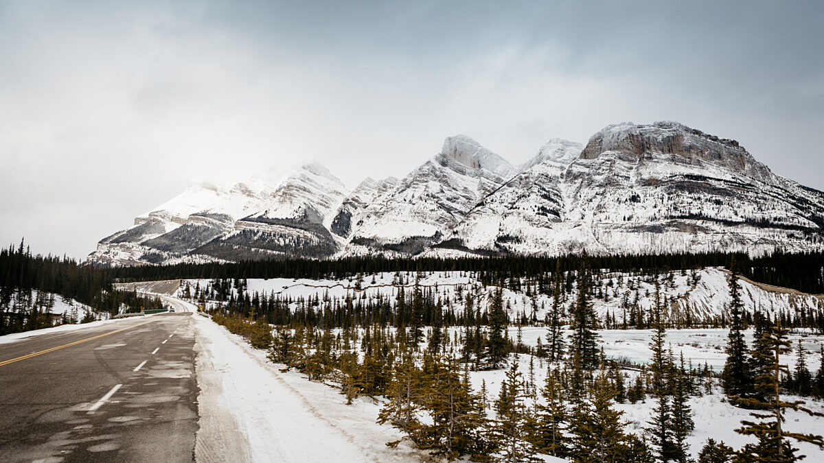 Icefields Parkway Winter View f1646093244 v1554925484
