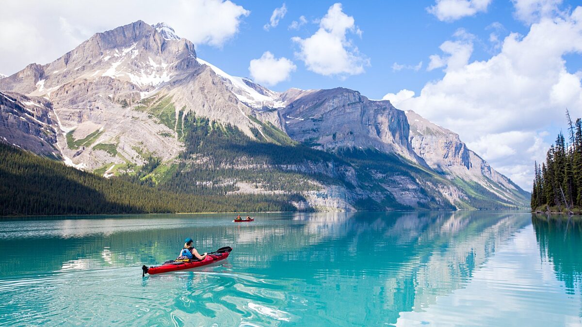 Kayakandcanoeat Maligne Lake Parks Canada CR Ryan Bray large v1692210045