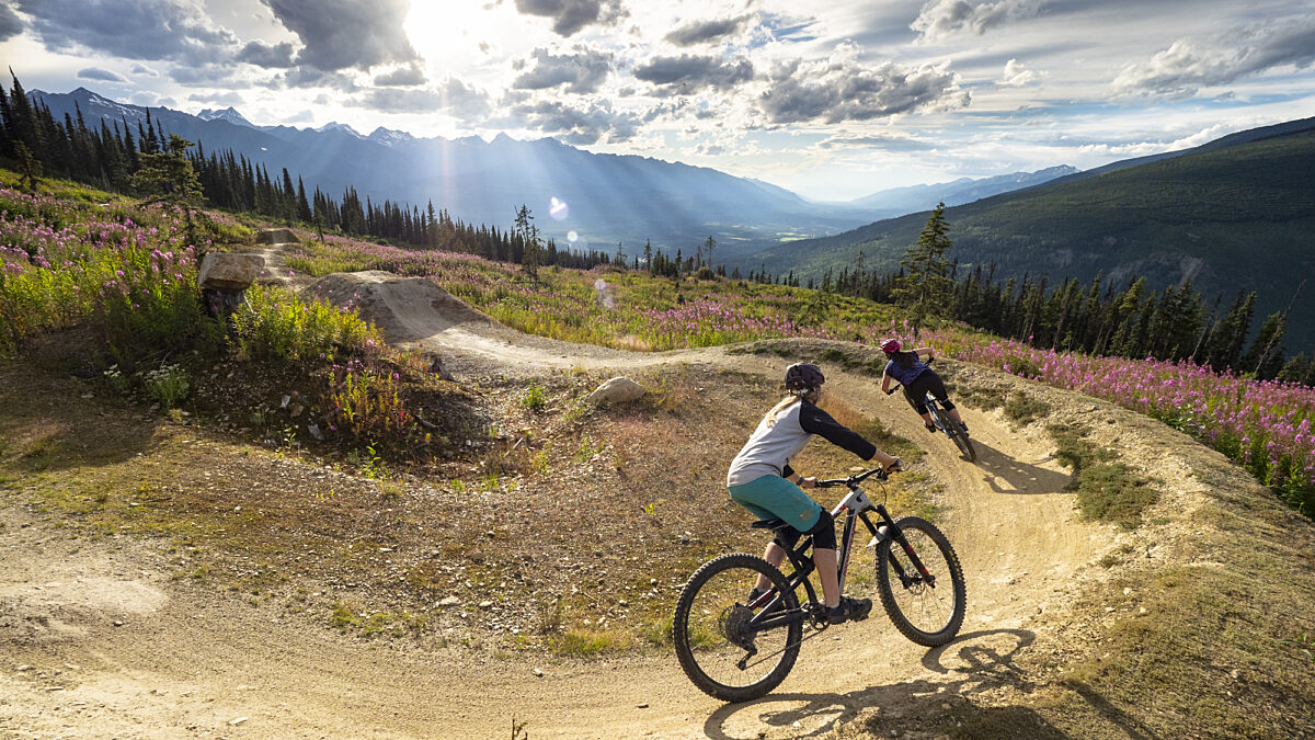 VARDA mountain biking 1 v1717186864