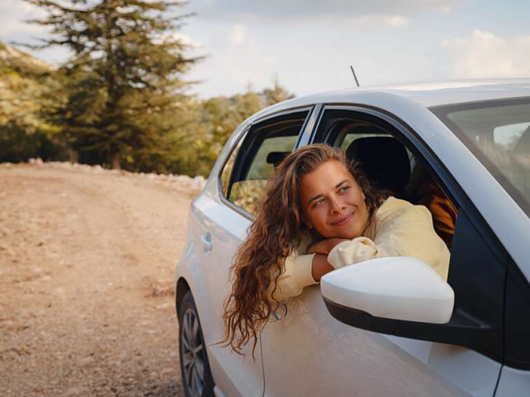 Snow Tires Drive to Lake Louise in Winter 1 v1757104659