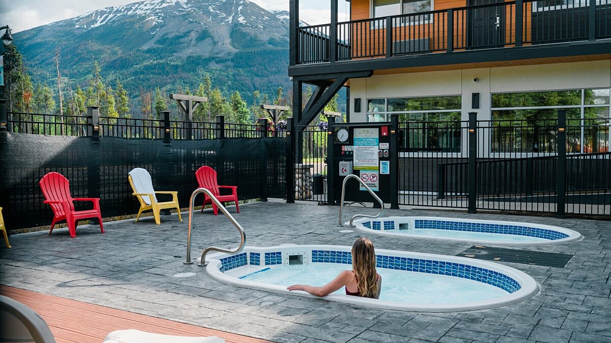 Outdoor Hot Tubs with great mountain and starry night sky views